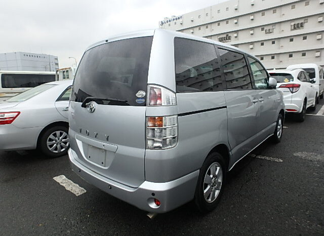 Toyota Voxy full