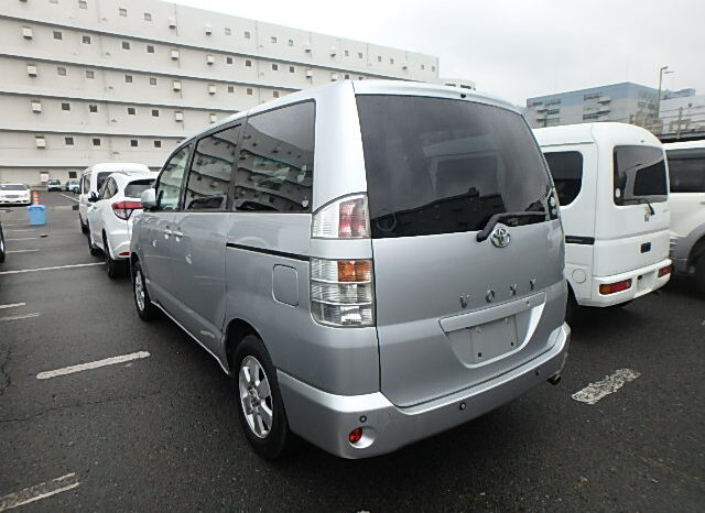 Toyota Voxy full