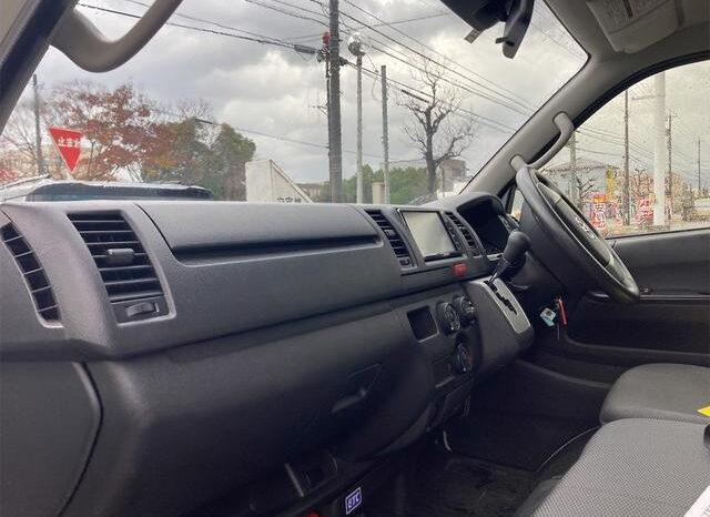 Toyota Hiace Van 2020 full