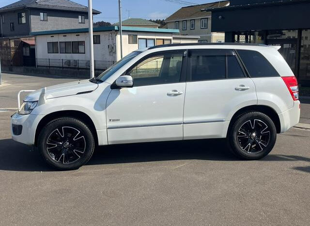 Suzuki Escudo (Reserved) full