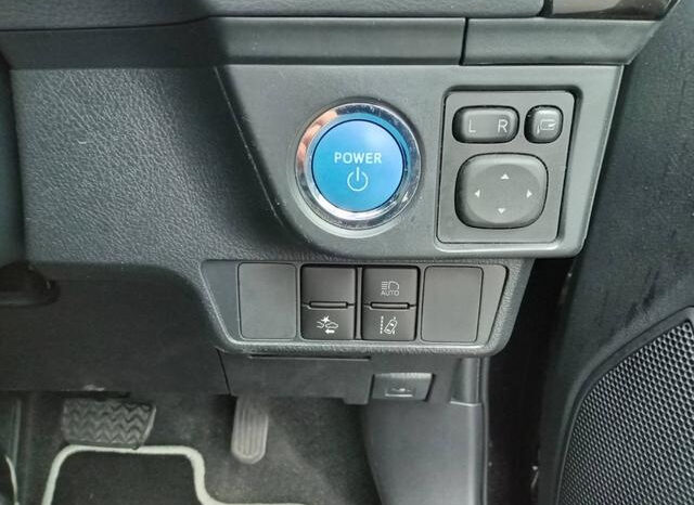 Toyota Corolla Fielder (Reserved) full