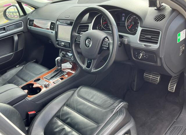 Volkswagen Touareg (Reserved) full