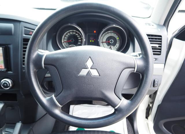 Mitsubishi Pajero (Reserved) full