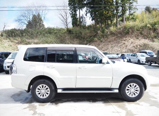 Mitsubishi Pajero (Reserved) full