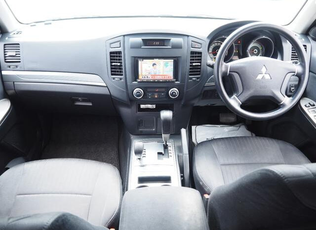 Mitsubishi Pajero (Reserved) full