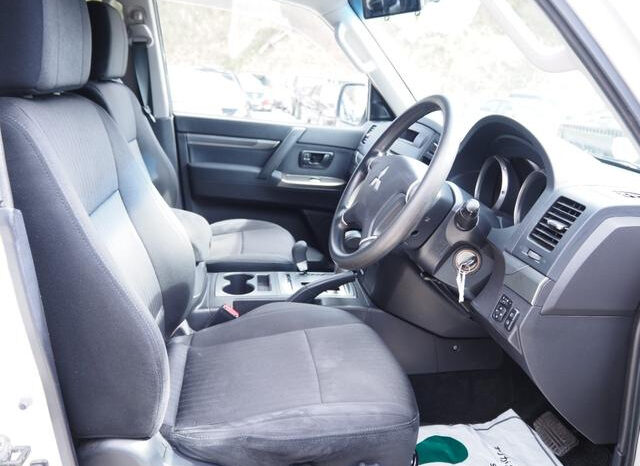 Mitsubishi Pajero (Reserved) full