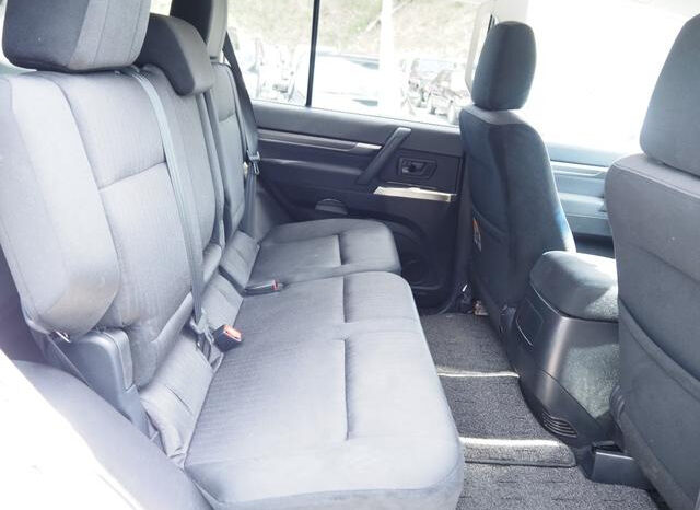 Mitsubishi Pajero (Reserved) full