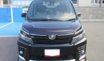 Toyota Voxy (ZS) full