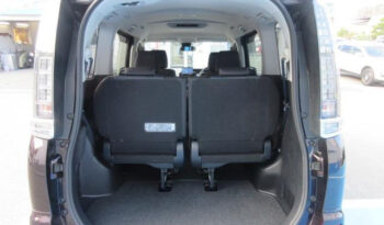 Toyota Voxy (ZS) full