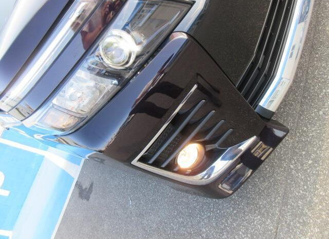 Toyota Voxy (ZS) full