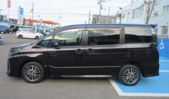 Toyota Voxy (ZS) full