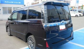 Toyota Voxy (ZS) full