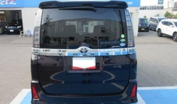 Toyota Voxy (ZS) full