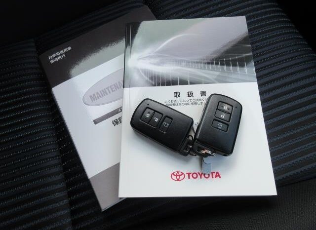 Toyota Voxy (ZS) full