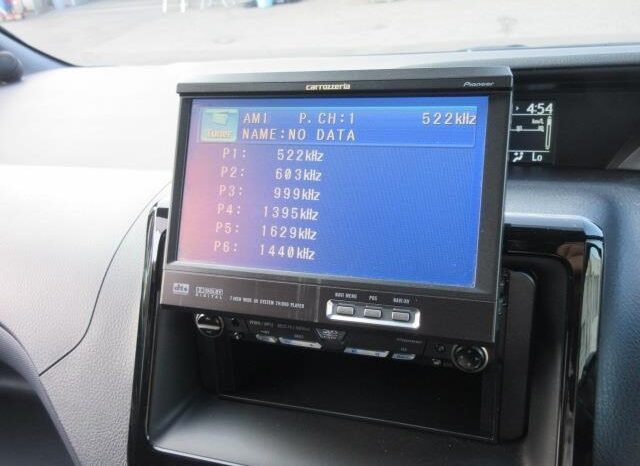 Toyota Voxy (ZS) full