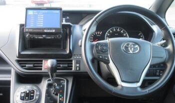 Toyota Voxy (ZS) full