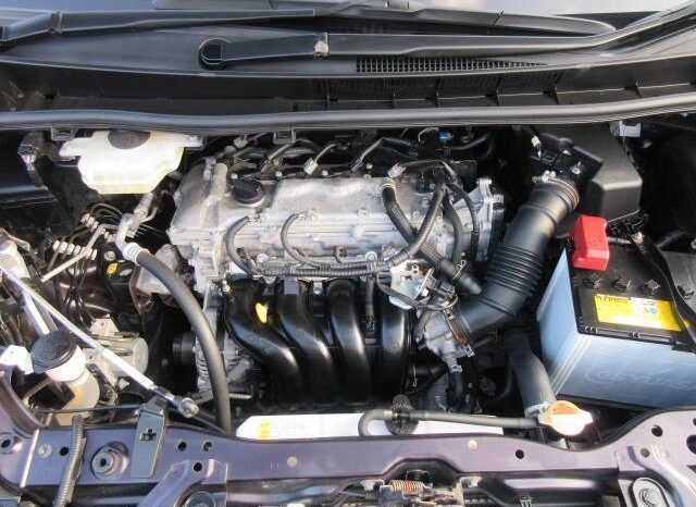 Toyota Voxy (ZS) full