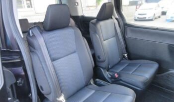 Toyota Voxy (ZS) full