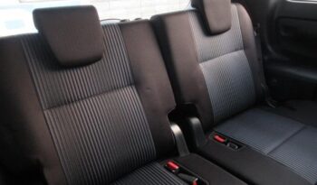 Toyota Voxy (ZS) full