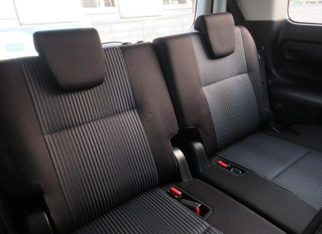 Toyota Voxy (ZS) full