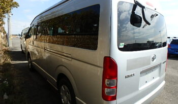 Toyota Hiace Commuter full