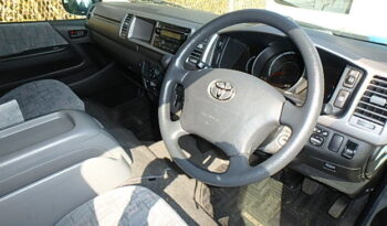 Toyota Hiace Commuter full