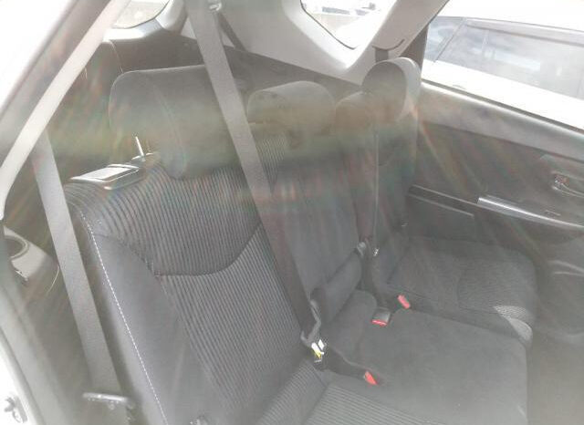 Toyota Prius Alpha full