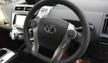 Toyota Prius Alpha full