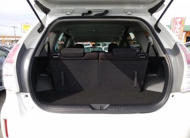 Toyota Prius Alpha full