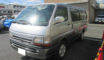 Toyota Hiace Van full