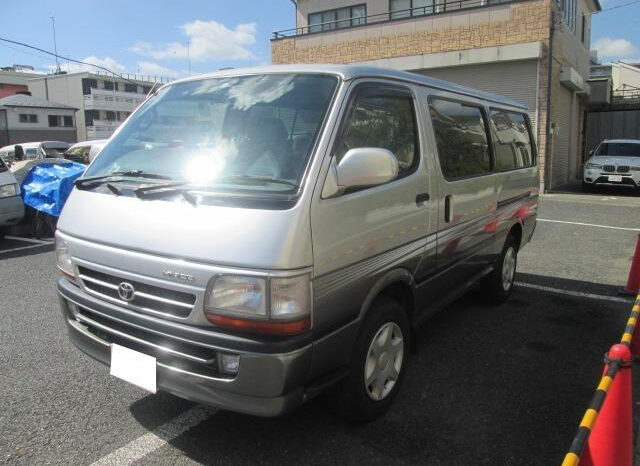 Toyota Hiace Van full