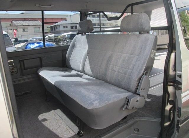 Toyota Hiace Van full