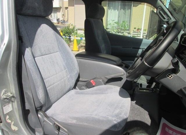 Toyota Hiace Van full