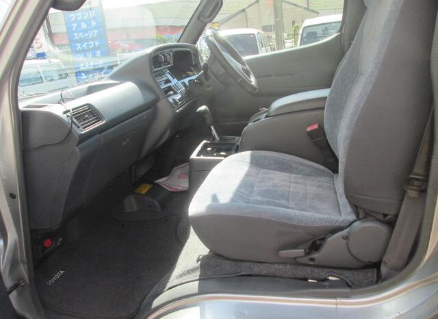 Toyota Hiace Van full