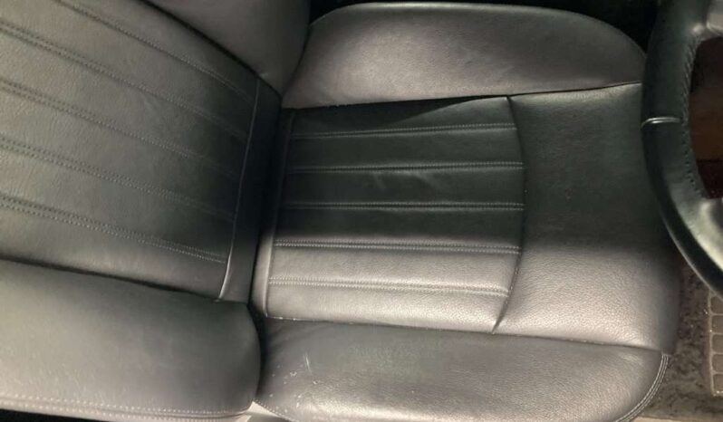 Mercedes Benz V350  (Reserved) full