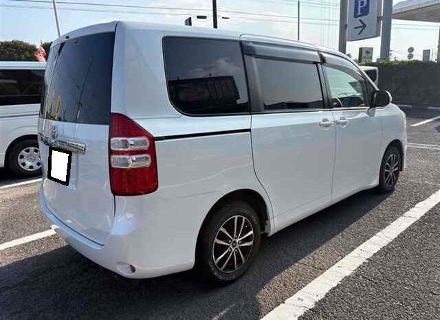 Toyota Noah full
