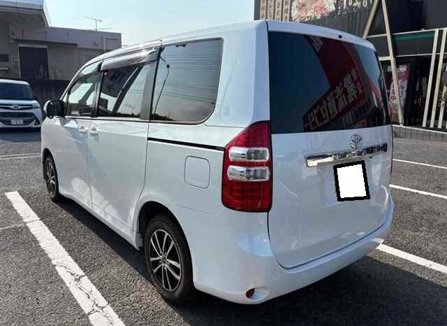 Toyota Noah full