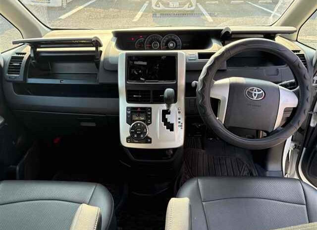 Toyota Noah full