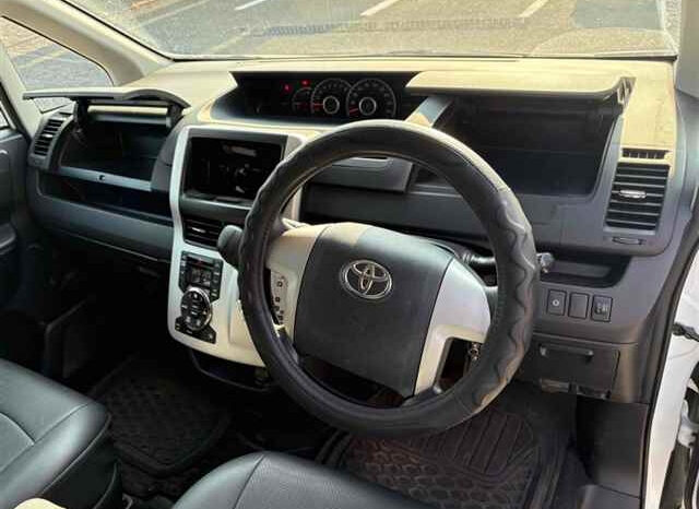 Toyota Noah full