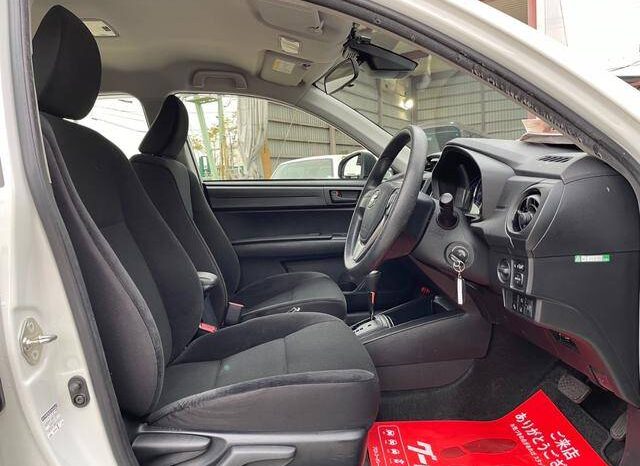 Toyota Corolla Axio (Reserved) full