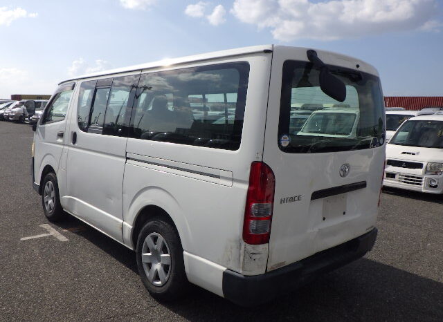 Toyota Hiace Van full