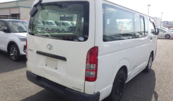 Toyota Hiace Van full