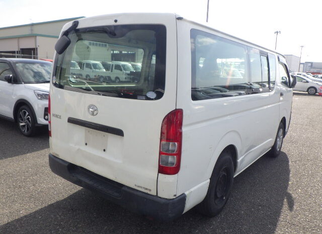 Toyota Hiace Van full