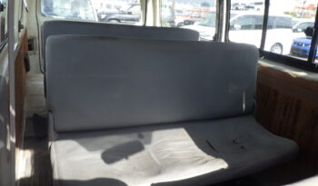 Toyota Hiace Van full