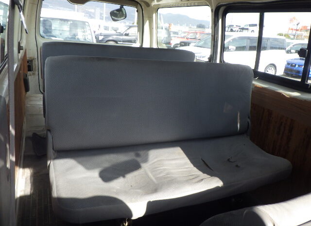 Toyota Hiace Van full