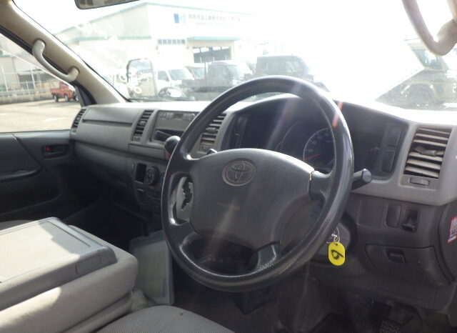 Toyota Hiace Van full