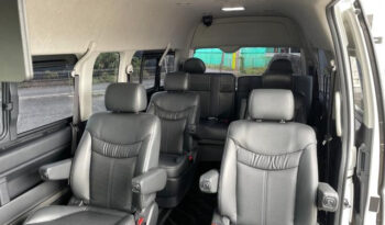 Toyota Hiace Commuter full