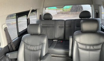 Toyota Hiace Commuter full