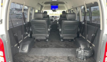 Toyota Hiace Commuter full