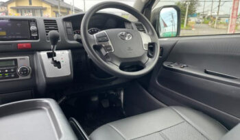 Toyota Hiace Commuter full